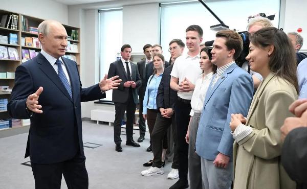 Президент России Владимир Путин провел в Новосибирске заседание Совета по науке и образованию