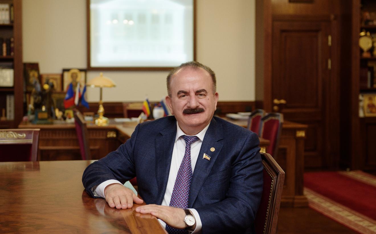 Ректор ДГТУ поздравляет сотрудников и студентов вуза с Днем знаний
