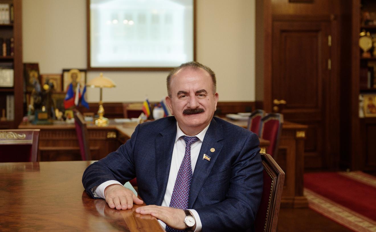 Ректор ДГТУ поздравляет сотрудников и студентов вуза с Днем знаний