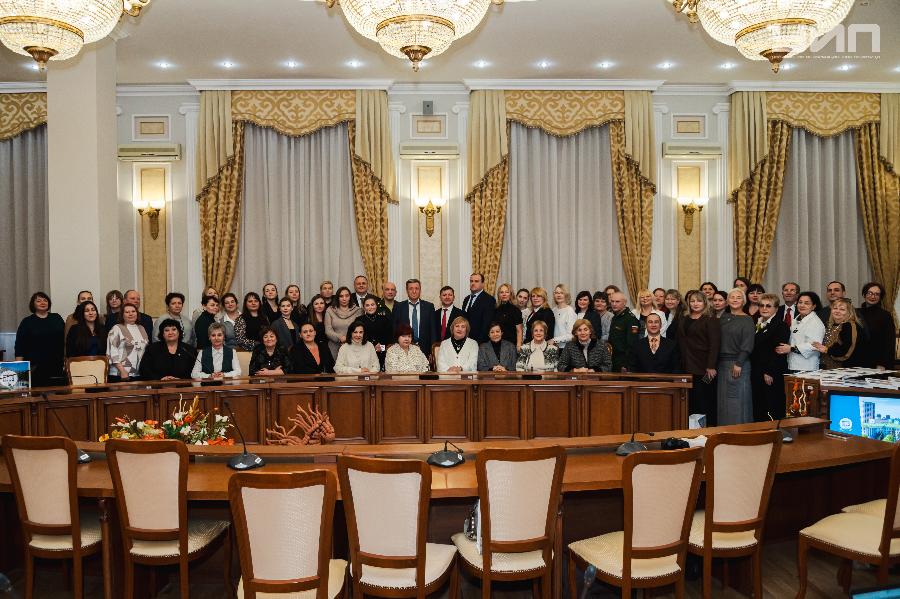 Сотрудникам ДГТУ вручили награды от областной организации профсоюза образования