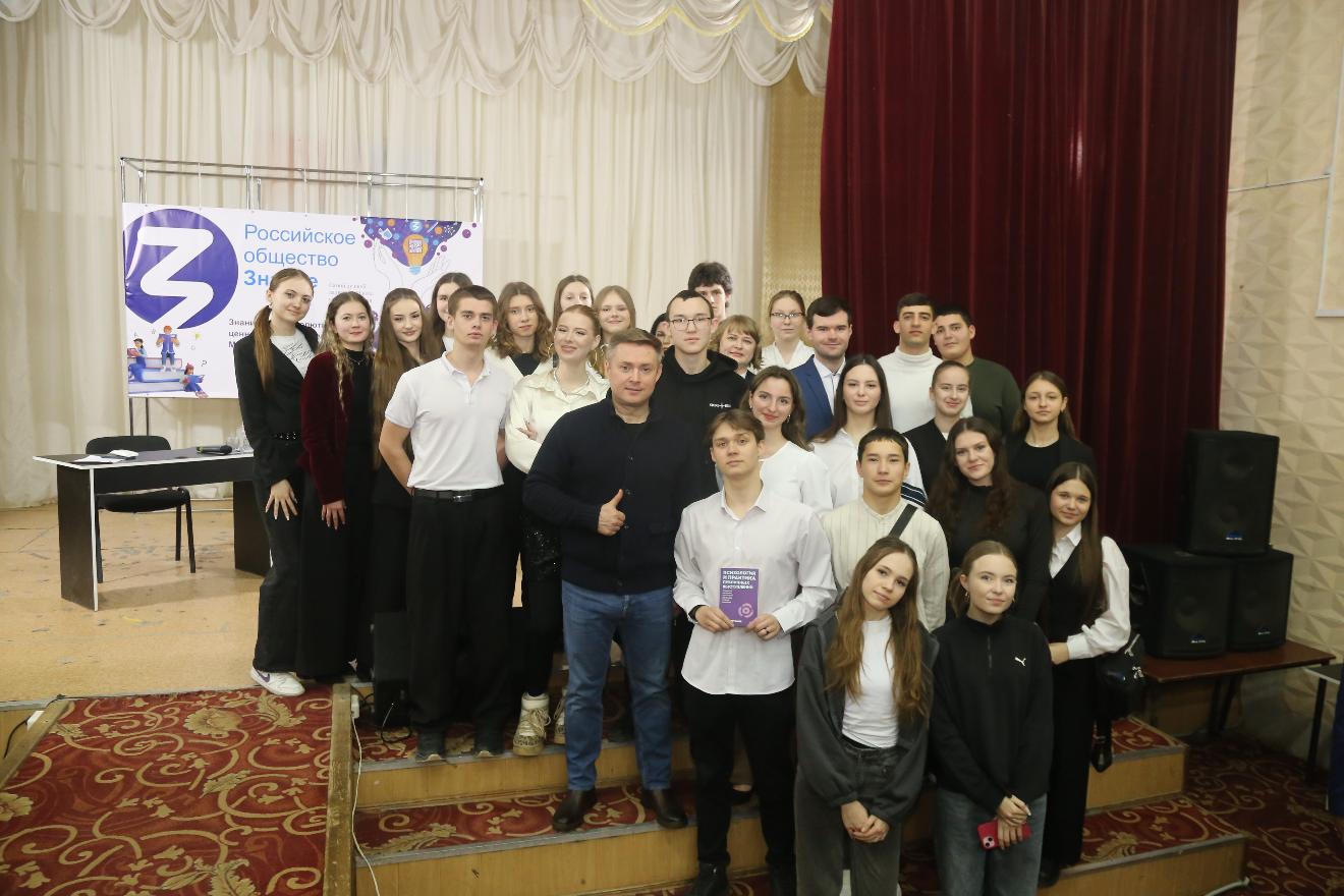 Литература и психология: телеведущий Сергей Тугушев провел мастер-класс для студентов шахтинского колледжа