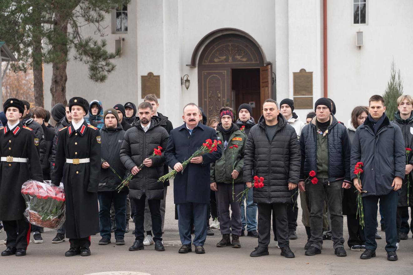 Студенты и сотрудники ДГТУ почтили память воинов, освободивших Ростов-на-Дону от фашистов