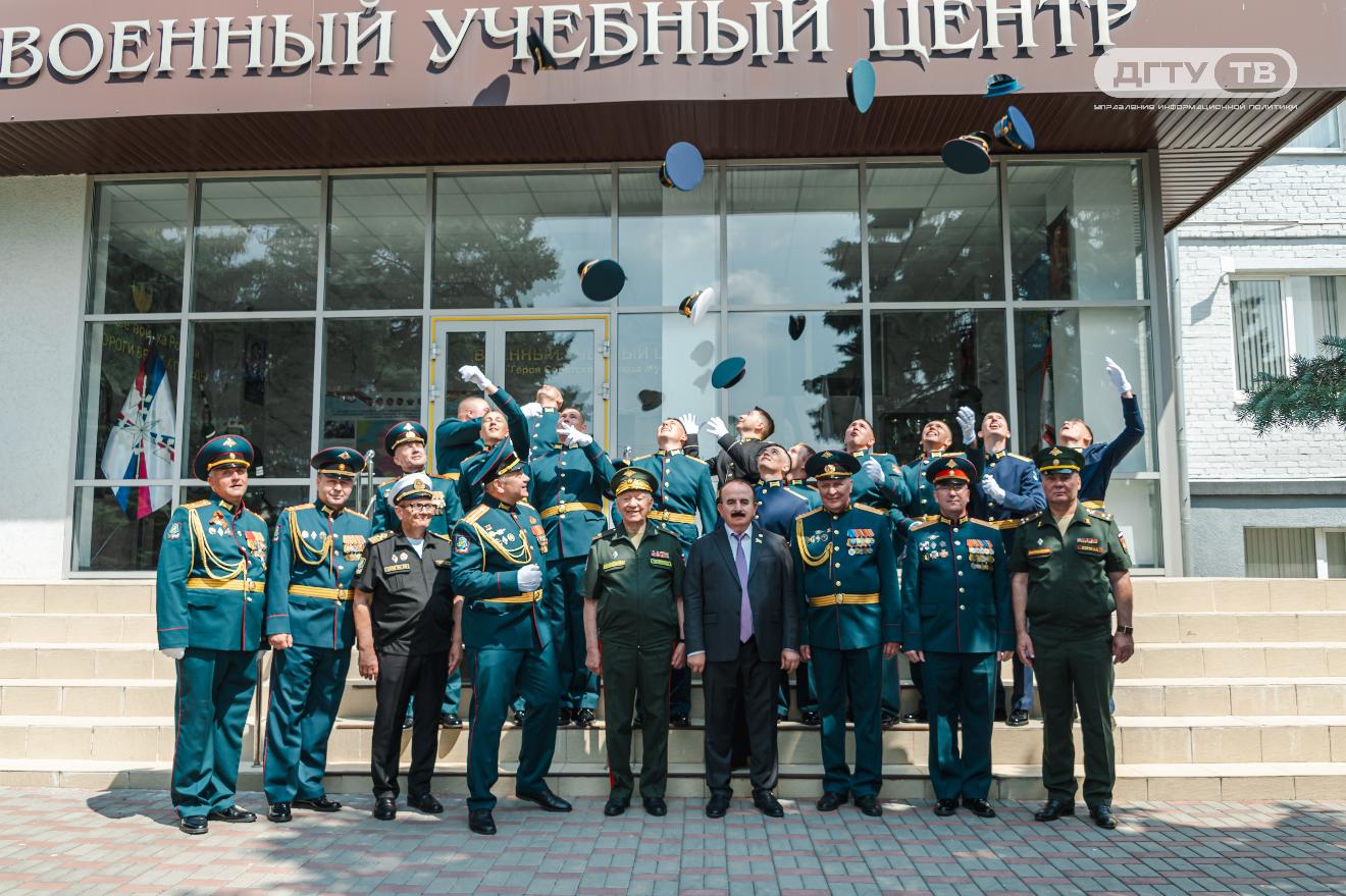 Выпускники Военного учебного центра ДГТУ получили первые офицерские погоны
