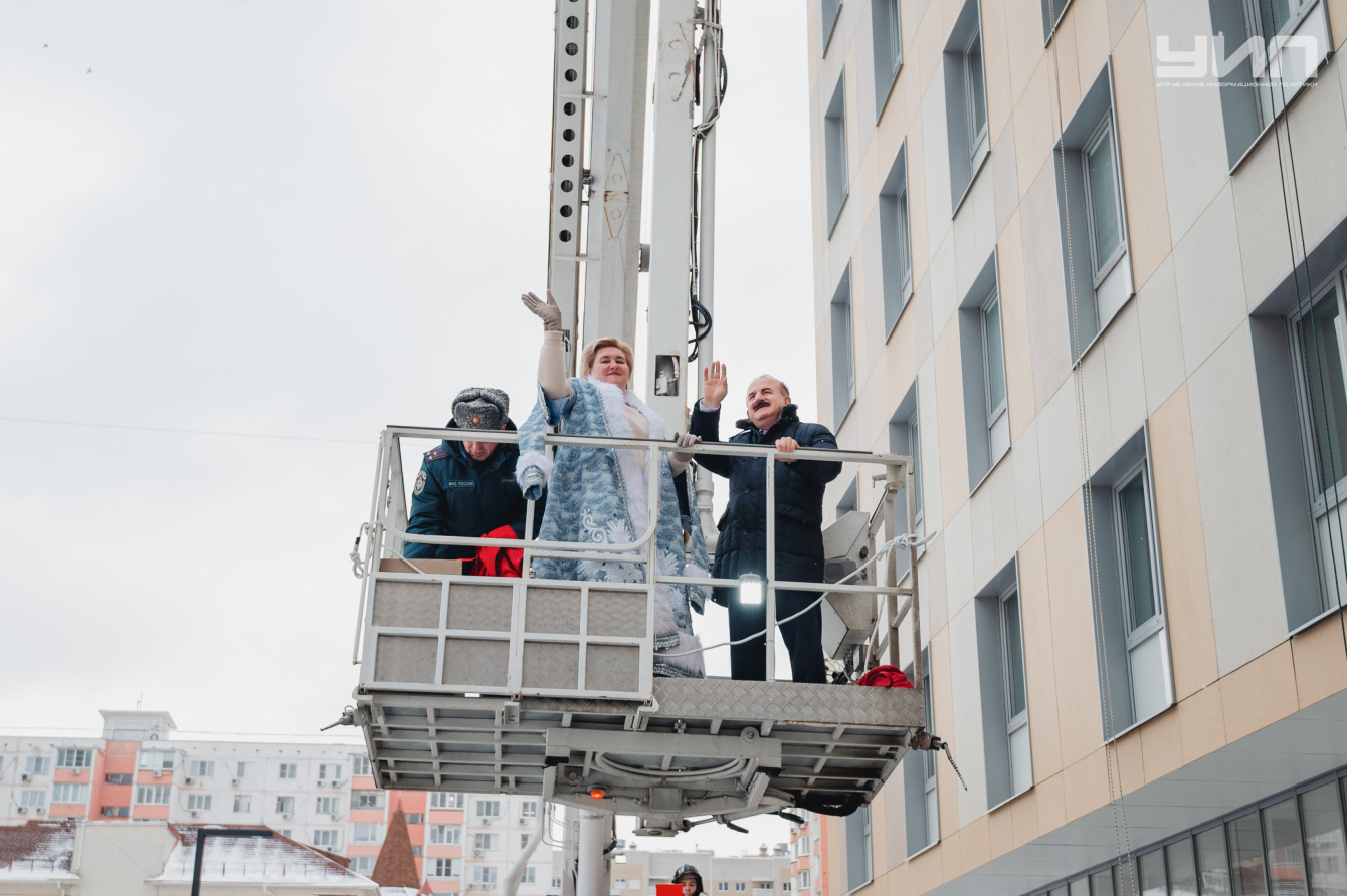 Ректор ДГТУ принял участие в предновогодней акции «Десант Дедов Морозов»