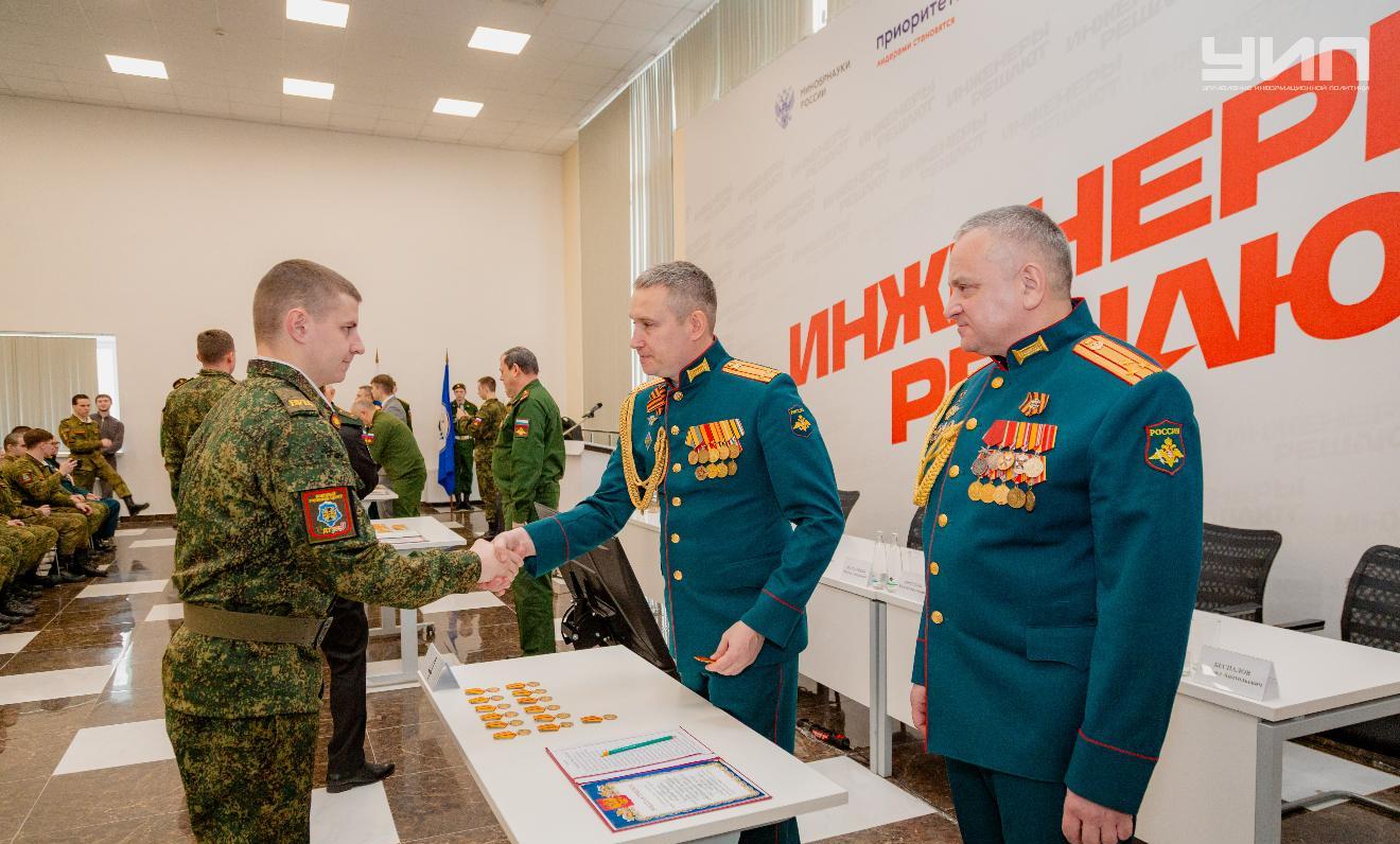 Курсантов и сотрудников Военного учебного центра ДГТУ поздравили с Днем защитника Отечества