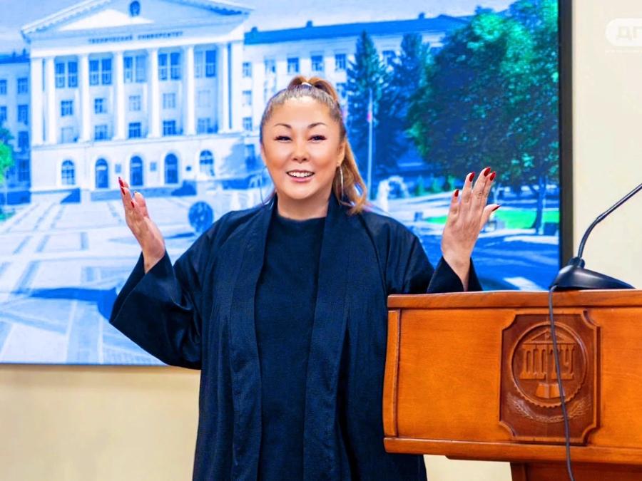 Директор ИКИ Анита Цой провела открытый диалог о перспективах развития креативных индустрий со студентами и преподавателями института