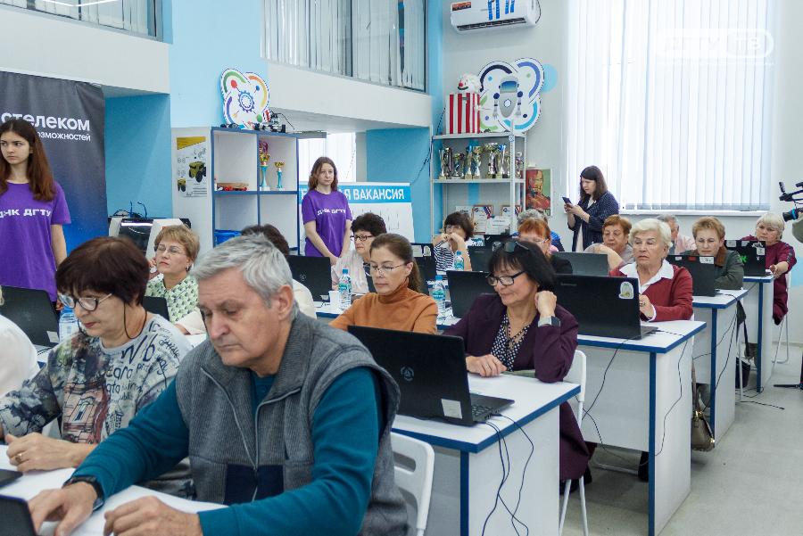 Минтруда РО и ДГТУ провели чемпионат по компьютерному многоборью среди старшего поколения