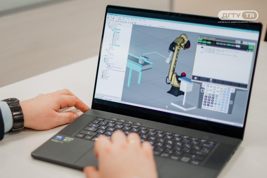 Ученые ДГТУ научили робота понимать жесты: новая разработка для безопасной работы на производстве