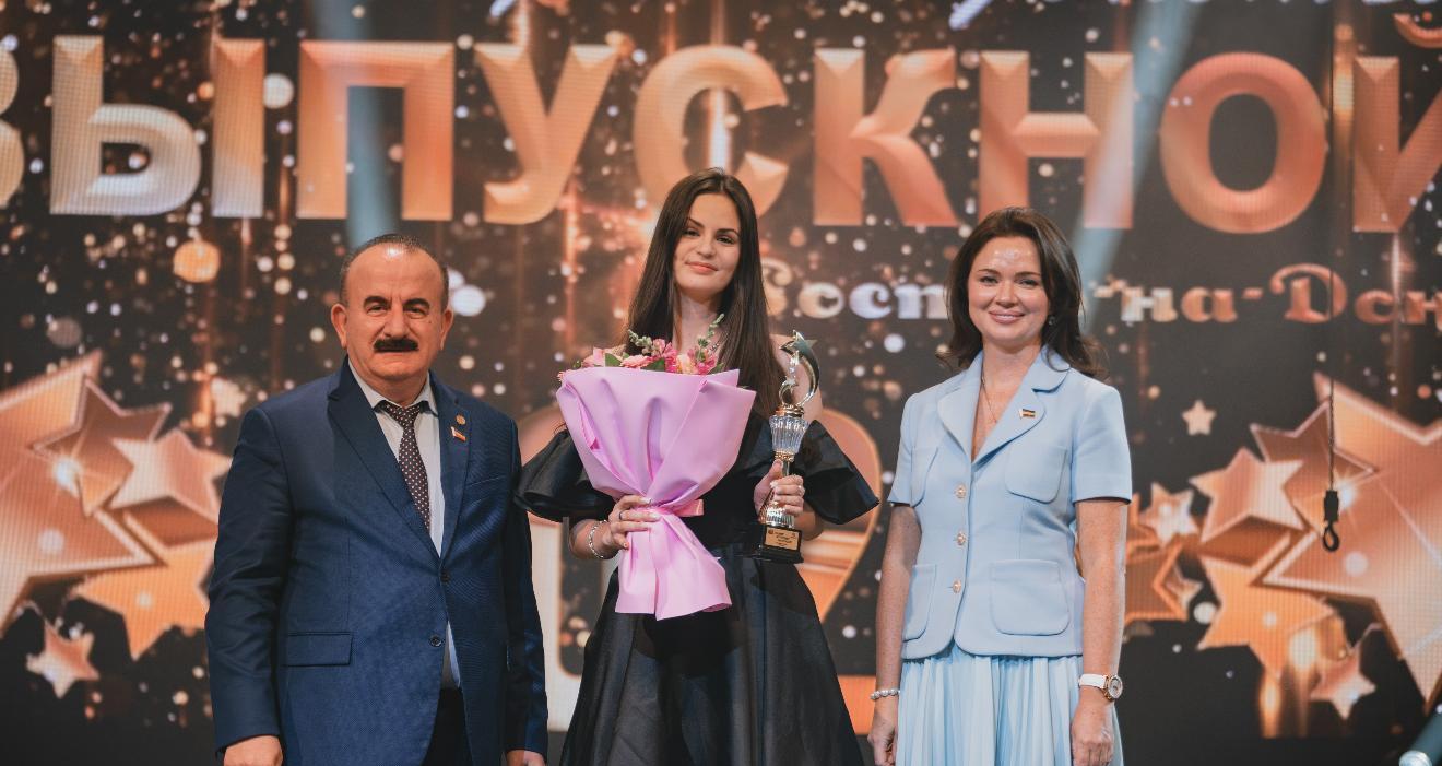 Гимназистка ДГТУ – среди золотых медалистов на городском выпускном