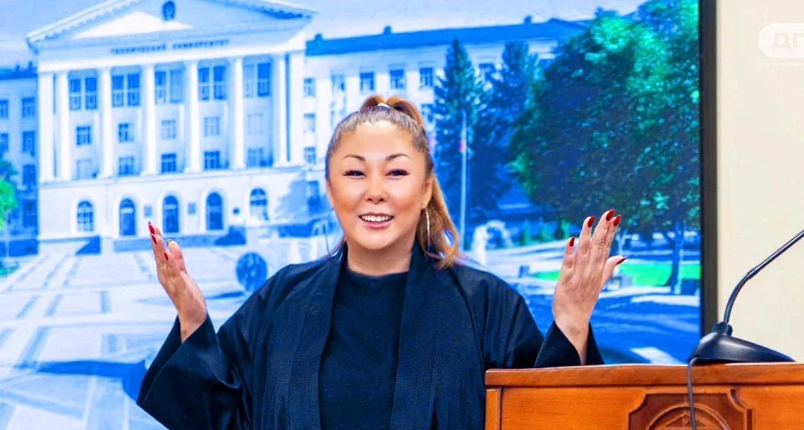 Директор ИКИ Анита Цой провела открытый диалог о перспективах развития креативных индустрий со студентами и преподавателями института