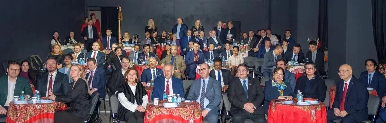 Беспилотный трактор ДГТУ был представлен дипломатическим миссиям 26 стран