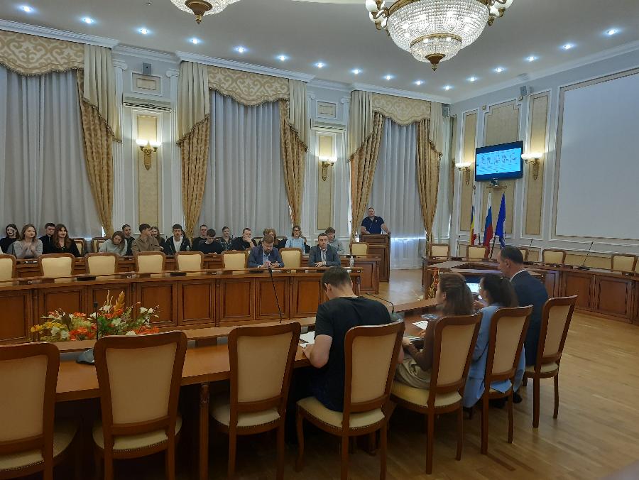 Преподаватели и сотрудники ДГТУ ознакомились с образцами новых строительных материалов от ведущего отечественного производителя