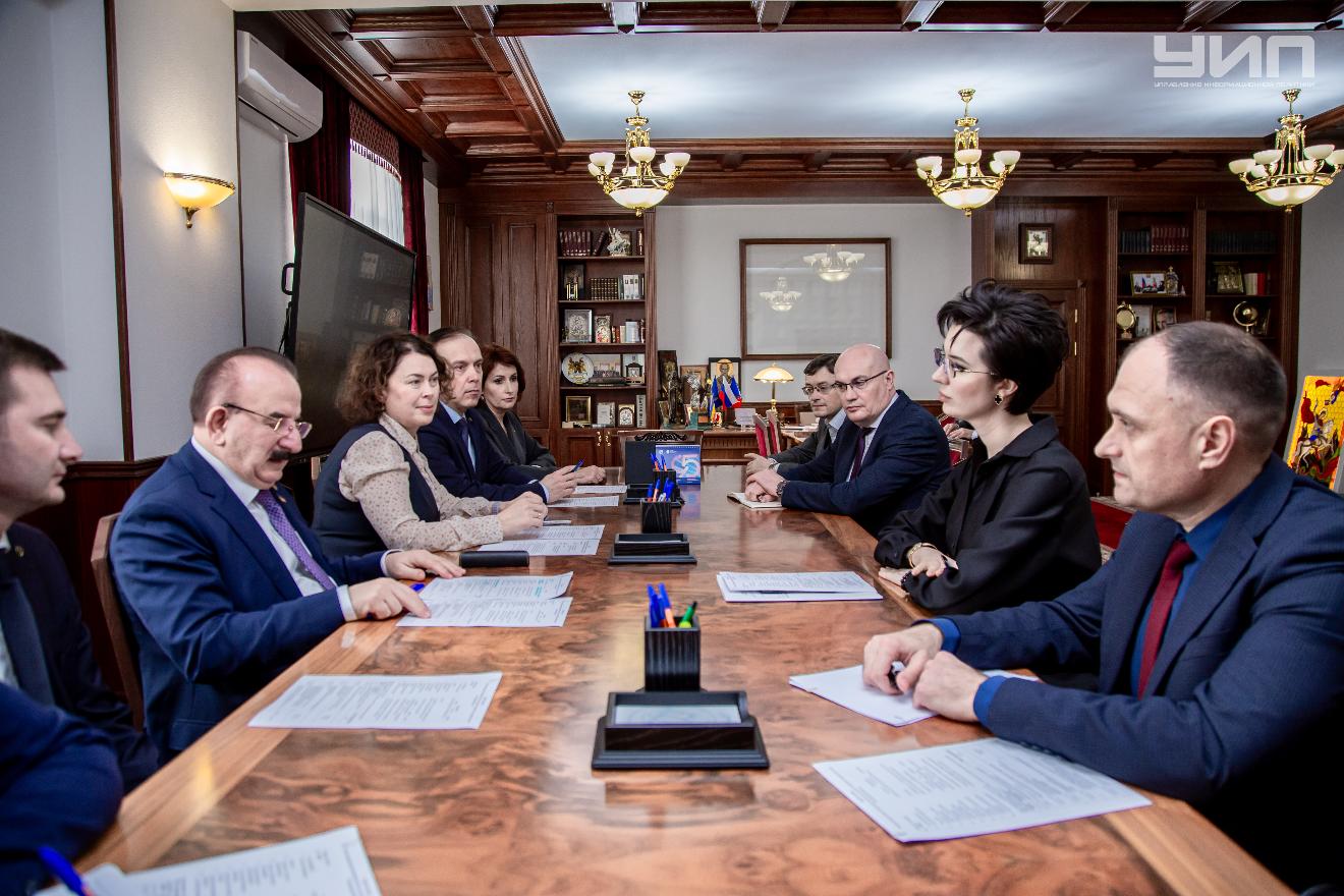 Министр сельского хозяйства Ростовской области Анна Касьяненко посетила ДГТУ для обсуждения инновационных проектов в АПК