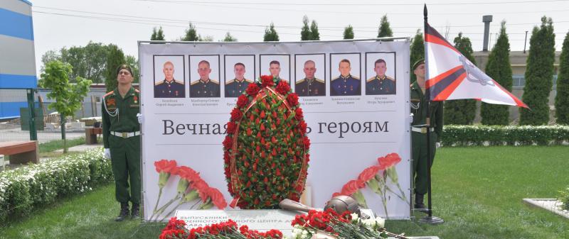 В Ростове открыли памятник воинам СВО – выпускникам военного учебного центра ДГТУ