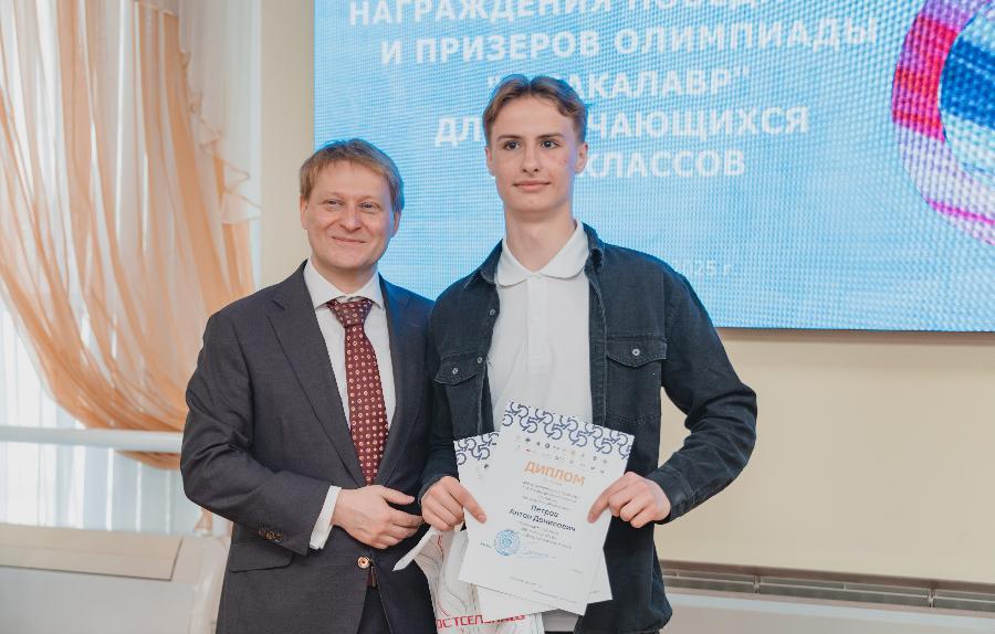 Молодежь считает престижной профессию инженера