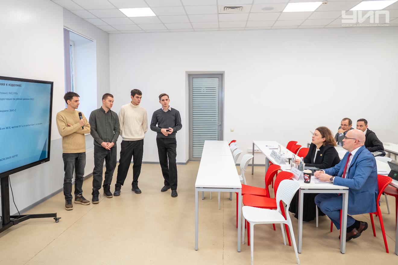 Магистранты Передовой инженерной школы ДГТУ представили проекты по заданиям Ростсельмаш