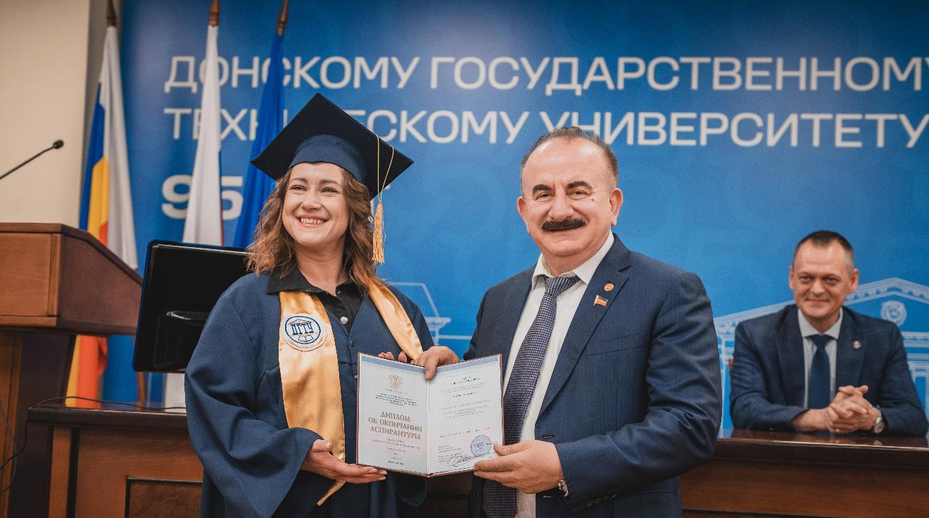 В ДГТУ вручили дипломы выпускникам-аспирантам: начало научной карьеры
